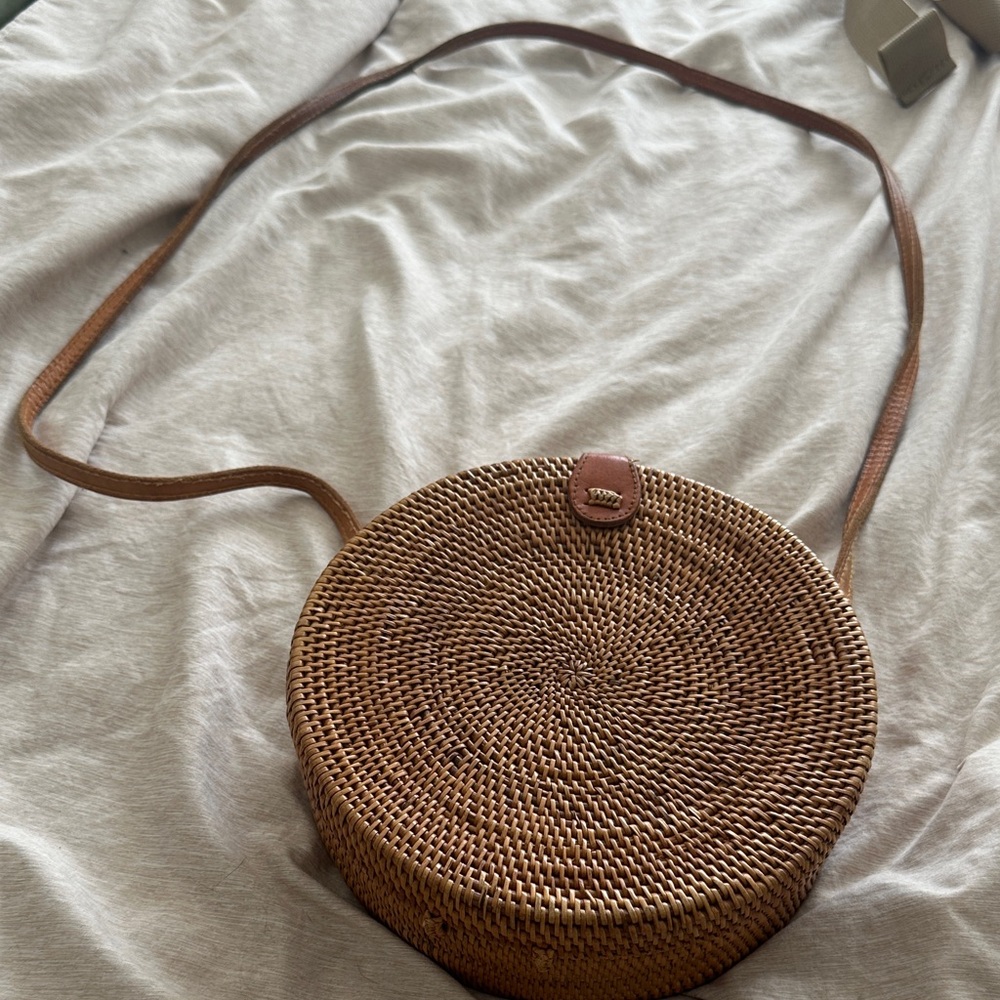 Chic Woven Tan Crossbody Bag